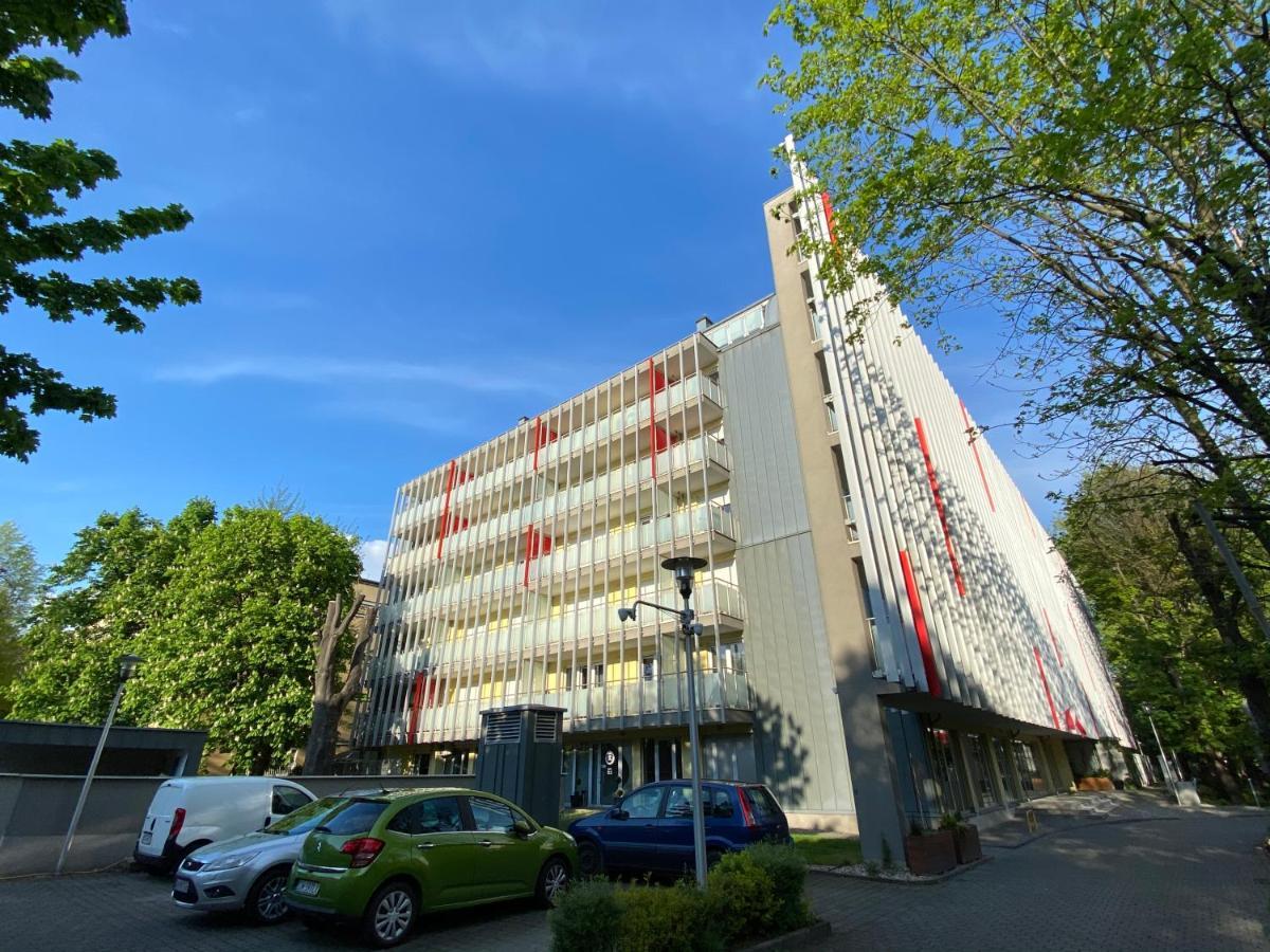 Aravel Suites Вроцлав Екстериор снимка