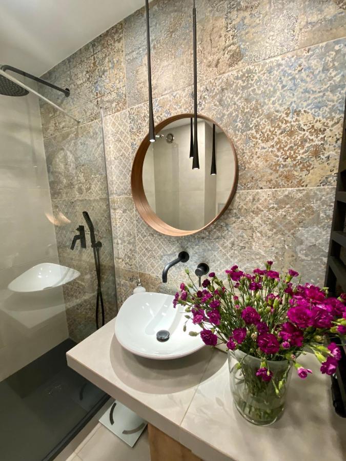 Aravel Suites Вроцлав Екстериор снимка
